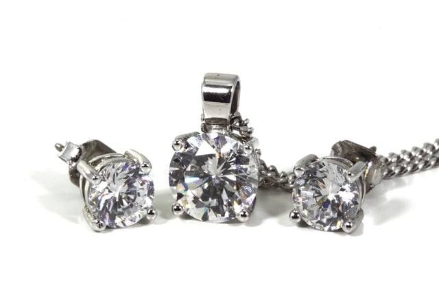 Diamanten verkaufen verkaufen zum hohen Diamantpreis sofort Bargeld 2 Wo am Besten Diamanten verkaufen?