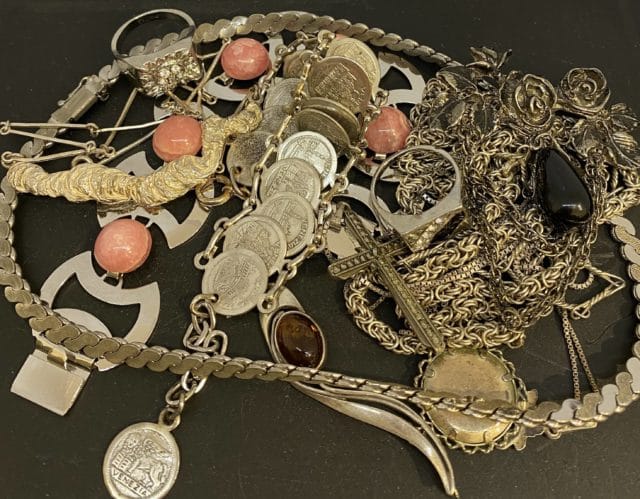 Modeschmuck verkaufen, sind Ketten, Ringe, Uhren 5 Schmuck verkaufen in Silber Gold und Als Modeschmuck